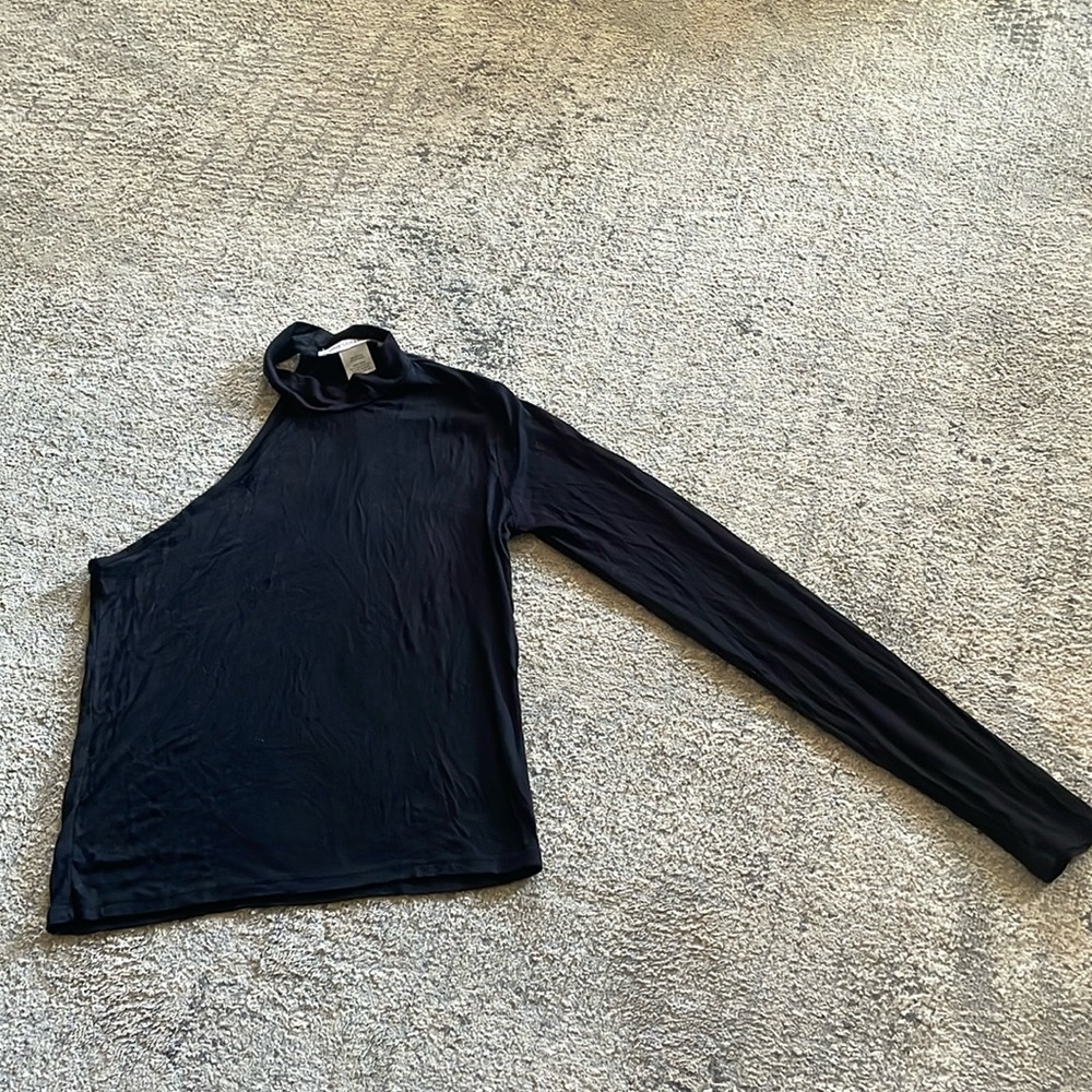 Ladies Heiny Collection black top w/right side sleeveless and l/s left side Sz S